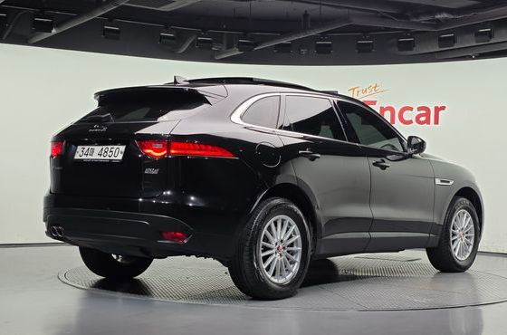Jaguar F-PACE 20d Prestige — пробег 125 431 км — фото 2 из 5