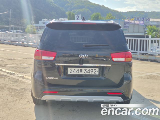 Kia Carnival 9-seater Luxury — пробег 173 472 км — фото 4 из 5