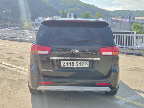 Kia Carnival 9-seater Luxury — пробег 173 472 км — фото 4 из 5