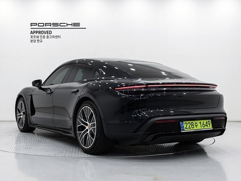 Porsche Taycan GTS — пробег 31 500 км — фото 2 из 5