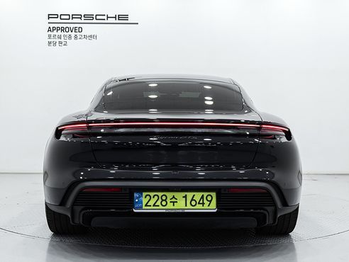 Porsche Taycan GTS — пробег 31 500 км — фото 4 из 5