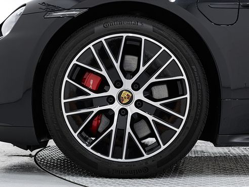 Porsche Taycan GTS — пробег 31 500 км — фото 5 из 5