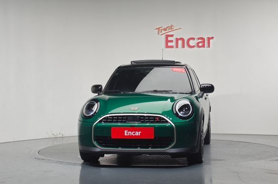 Mini Cooper 5 Door Favoured — пробег 9 741 км — фото 3 из 5