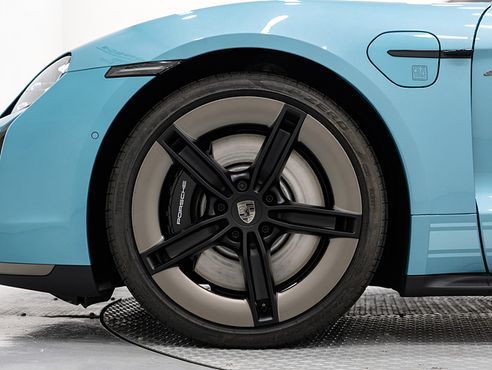 Porsche Taycan Turbo — пробег 4 400 км — фото 5 из 5