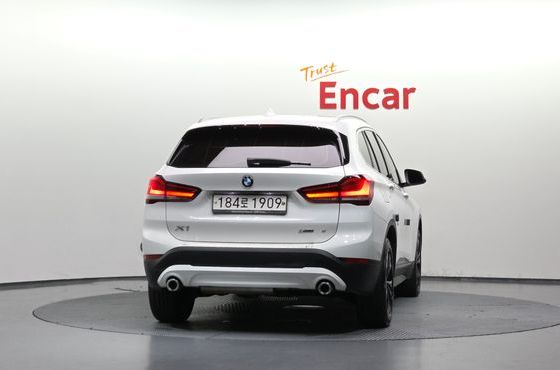 BMW X1 xDrive 18d Advantage — пробег 86 764 км — фото 4 из 5