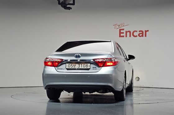 Toyota Camry Hybrid XLE — пробег 185 101 км — фото 4 из 5