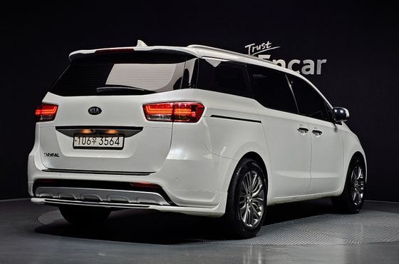 Kia Carnival 9-seater Prestige — пробег 100 320 км — фото 2 из 5