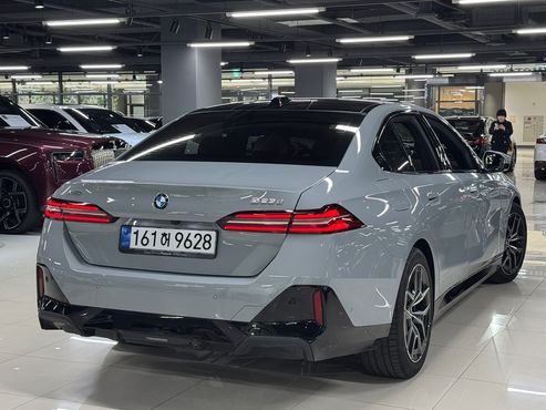 BMW 5-Series 523d xDrive M Sport — пробег 5 200 км — фото 3 из 5