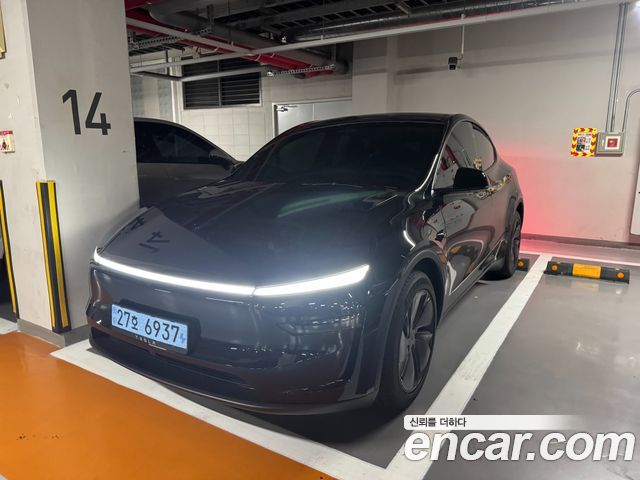 Tesla Model Y Premium RWD — пробег 700 км — фото 2 из 5