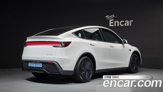 Tesla Model Y Premium Long Range AWD — пробег 28 км — фото 2 из 5