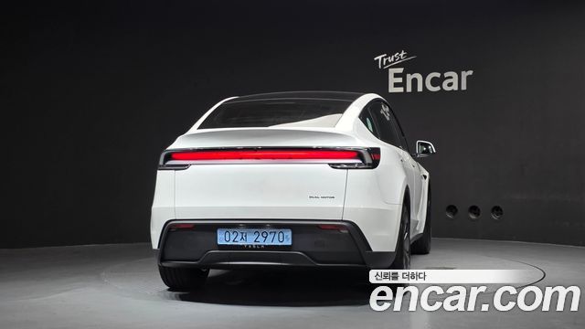 Tesla Model Y Premium Long Range AWD — пробег 28 км — фото 4 из 5