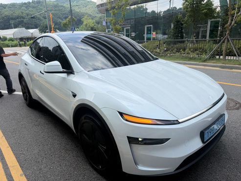 Tesla Model Y Premium RWD — пробег 500 км — фото 2 из 5