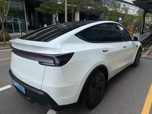 Tesla Model Y Premium RWD — пробег 500 км — фото 5 из 5