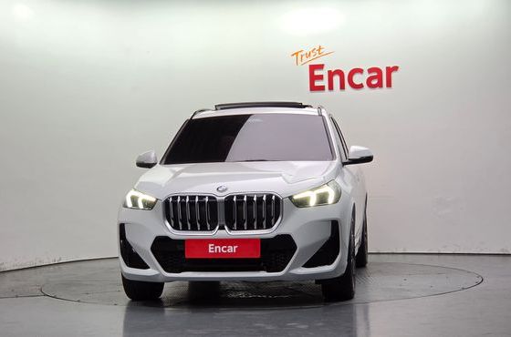 BMW X1 xDrive 20i M Sport — пробег 9 169 км — фото 3 из 5
