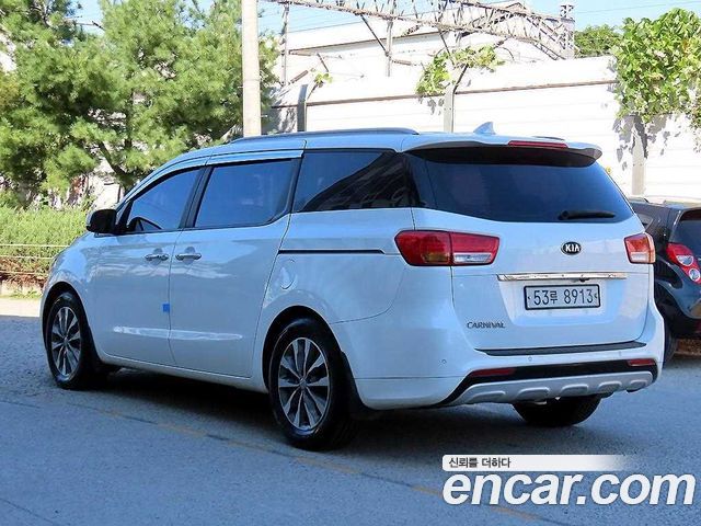 Kia Carnival 9-seater Luxury — пробег 175 817 км — фото 3 из 5