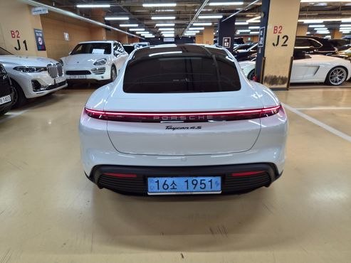 Porsche Taycan 4S — пробег 8 800 км — фото 5 из 5