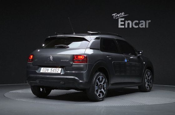Citroen-DS C4 CACTUS 1.6 BlueHDi Shine — пробег 86 965 км — фото 2 из 5