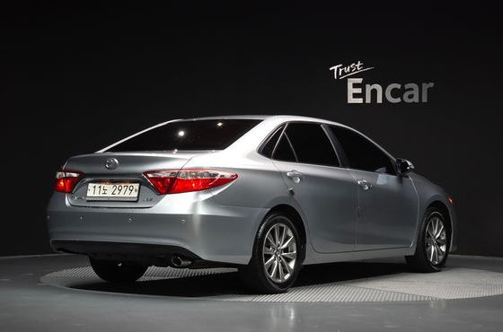 Toyota Camry 2.5 XLE — пробег 32 577 км — фото 2 из 5
