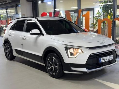 Kia Niro Prestige — пробег 27 779 км — фото 2 из 3