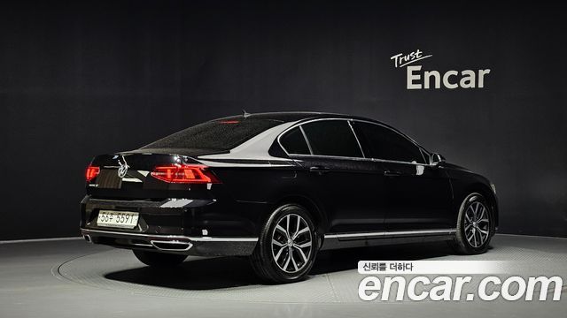 Volkswagen Passat 2.0 TDI Premium — пробег 167 388 км — фото 2 из 5