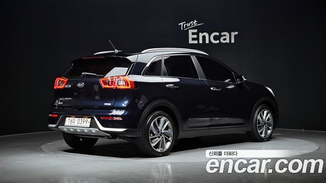 Kia Niro Prestige — пробег 121 496 км — фото 2 из 5