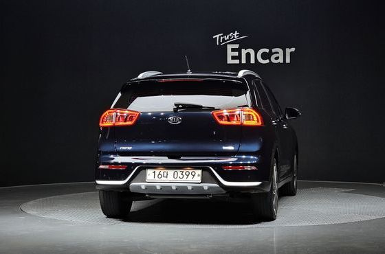 Kia Niro Prestige — пробег 121 496 км — фото 4 из 5