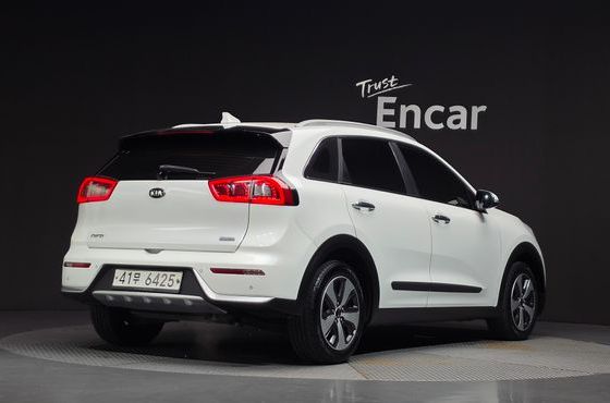Kia Niro Prestige — пробег 123 940 км — фото 2 из 5