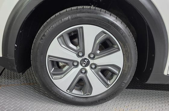 Kia Niro Prestige — пробег 123 940 км — фото 5 из 5