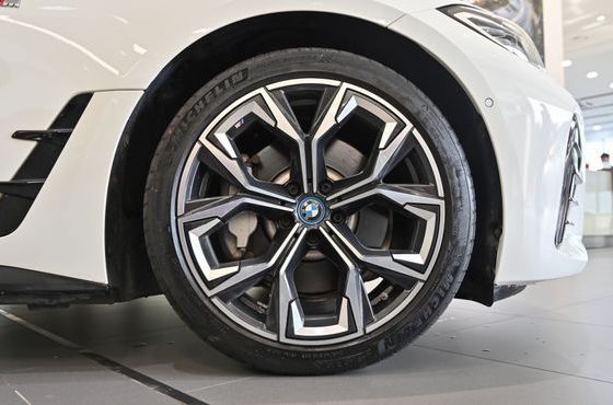 BMW i4 eDrive40 M Sports — пробег 16 938 км — фото 5 из 5