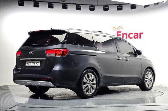 Kia Carnival 9-seater Noblesse — пробег 210 126 км — фото 2 из 5