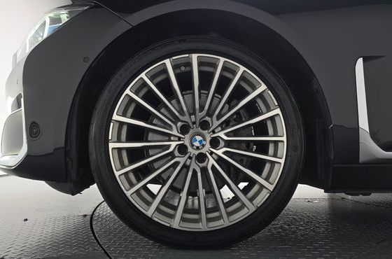 BMW 7-Series 740Li xDrive Design Pure Excellence — пробег 182 400 км — фото 5 из 5