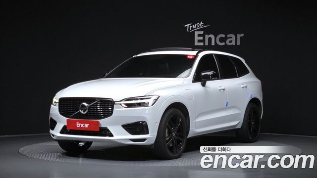 Volvo XC60 T8 R-Design — пробег 112 938 км — фото 1 из 5