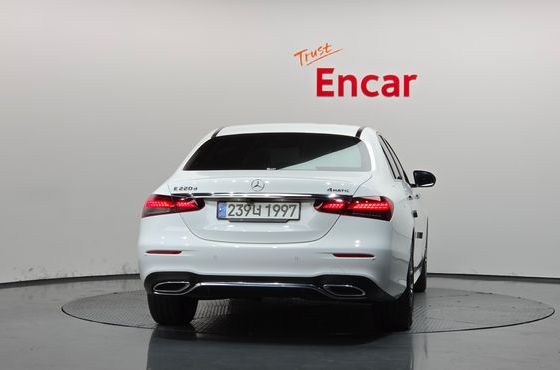 Mercedes-Benz E-Class E220d 4MATIC AMG Line — пробег 30 913 км — фото 4 из 5