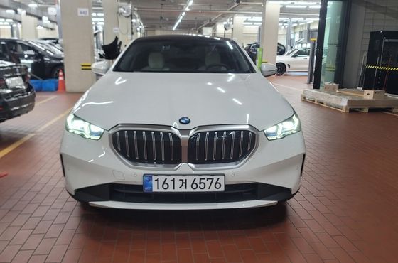 BMW 5-Series 520i — пробег 7 299 км — фото 3 из 5
