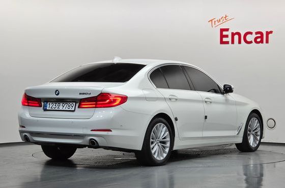 BMW 5-Series 520d Luxury Plus — пробег 67 286 км — фото 2 из 5