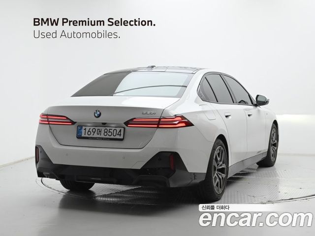 BMW 5-Series 520i M Sport — пробег 8 518 км — фото 2 из 5