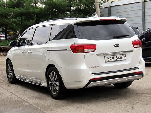 Kia Carnival 9-seater Luxury — пробег 80 026 км — фото 3 из 5