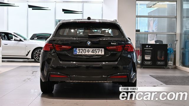 BMW 1-Series 120 — пробег 4 543 км — фото 3 из 5