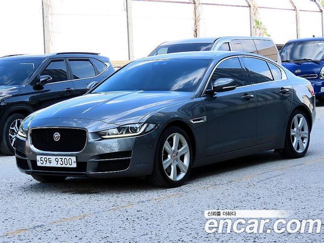 Jaguar XE 20d Portfolio AWD — пробег 53 462 км — фото 1 из 5