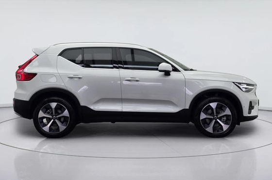 Volvo XC40 B4 Ultra Bright — пробег 9 622 км — фото 3 из 5