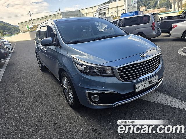 Kia Carnival 7-seater Limousine VIP — пробег 126 905 км — фото 3 из 5