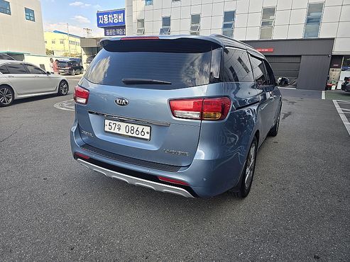 Kia Carnival 7-seater Limousine VIP — пробег 126 905 км — фото 4 из 5