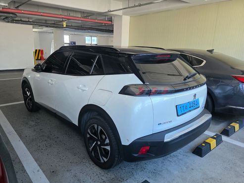 Peugeot 2008 EV GT — пробег 68 000 км — фото 2 из 5