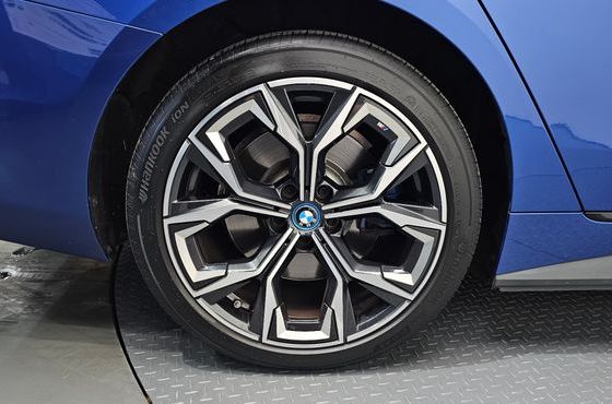 BMW i4 eDrive40 M Sports Pro — пробег 59 975 км — фото 5 из 5