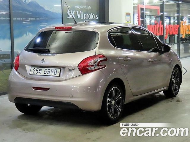 Peugeot 208 1.6 e-HDi Feline 5Door — пробег 127 932 км — фото 4 из 5