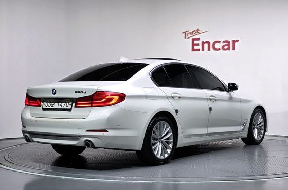 BMW 5-Series 520d Luxury Plus — пробег 124 520 км — фото 2 из 5
