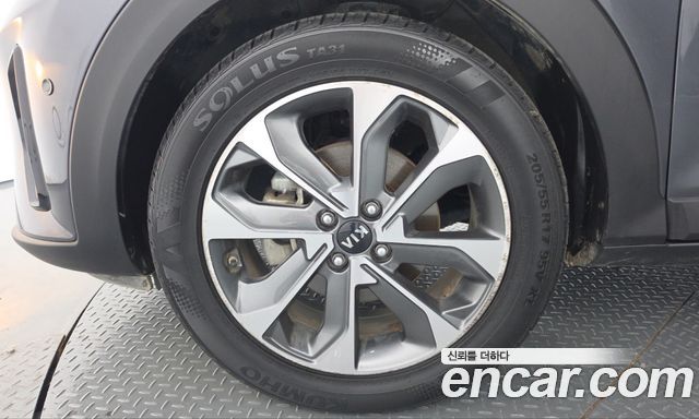 Kia Stonic из Кореи Encar