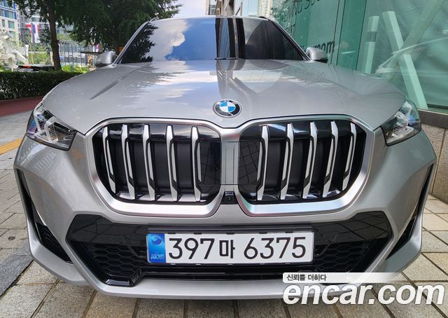 BMW X1 xDrive 20i M Sport — пробег 1 100 км — фото 1 из 5