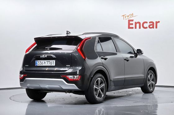 Kia Niro Prestige — пробег 45 599 км — фото 2 из 5