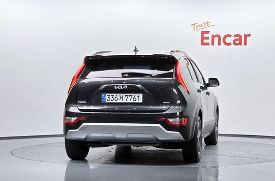 Kia Niro Prestige — пробег 45 599 км — фото 4 из 5
